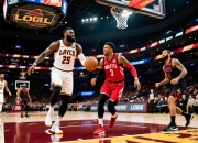 詹姆斯领衔骑士队再胜火箭队，距夺冠只差一步